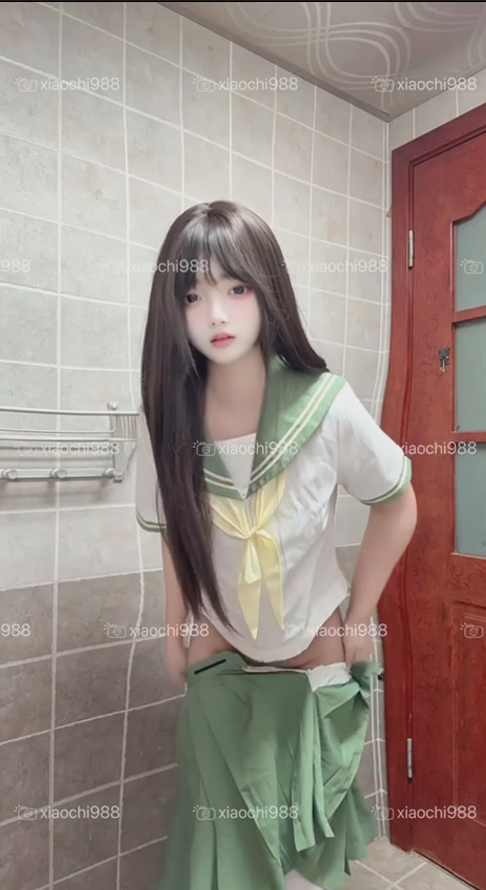 【新】小迟-绝美容颜嫩妹门槛福利 裸舞紫薇【3V】【1.17G百度云】